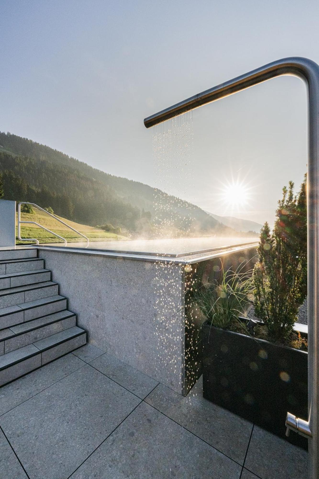 Hotel Löwe Innichen Exterior foto